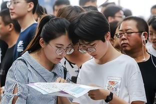 总裁的日常生活？C罗社媒：晒保时捷跑车，度过温馨亲子时光